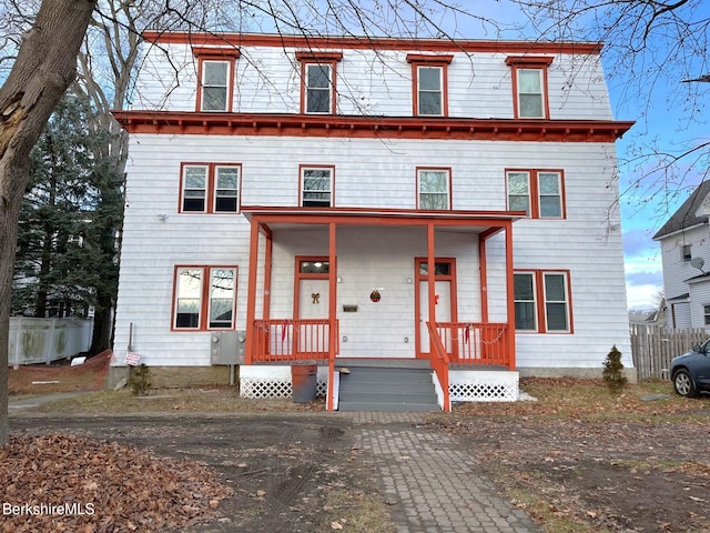 view of front facade featuring a porch