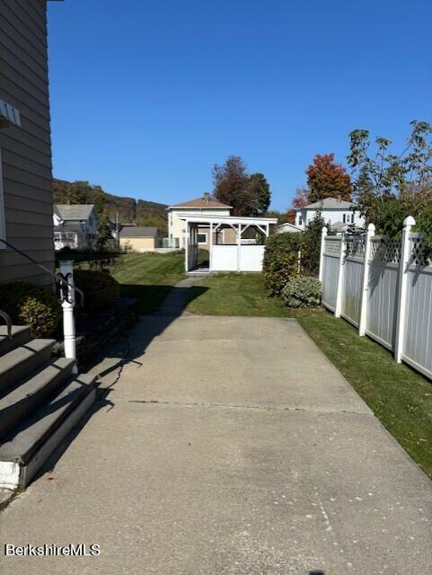 view of yard with a patio