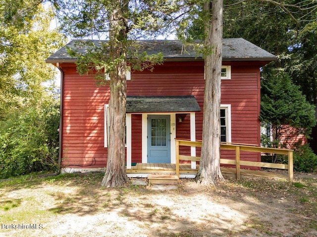 view of front of property