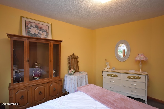 131 Wilshire Dr, Cheshire, MA 01225 - bedroom with a textured ceiling