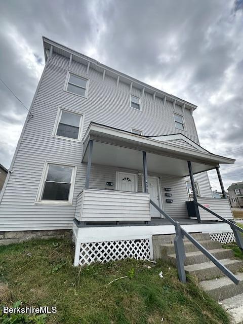 view of front of house featuring covered porch