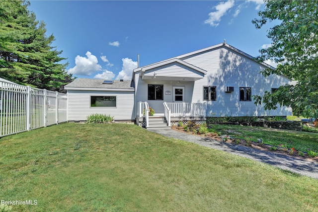 view of front facade with a front yard and fence