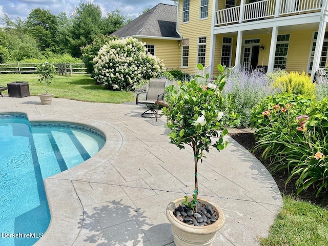 121 E Dugway Rd, Lenox, MA 01240 - swimming pool with a patio