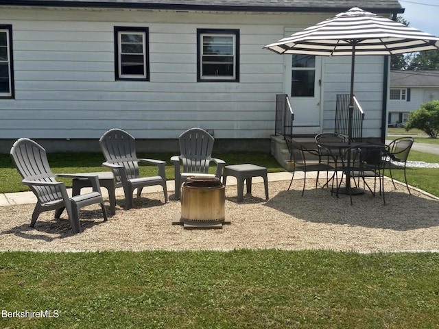 17 Crane Ave, Pittsfield, MA 01201 - back of property with a patio and a yard