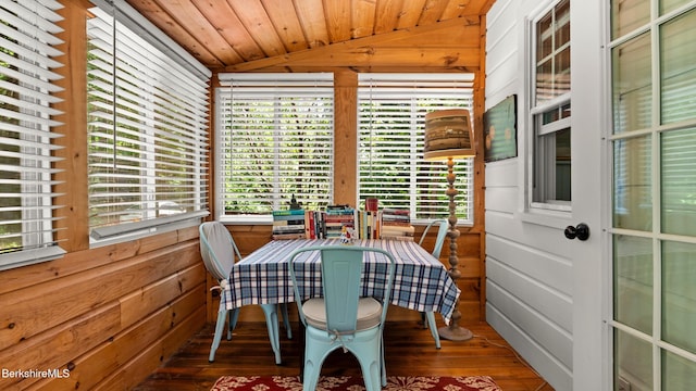 25 Pine St, New Marlborough, MA 01230 - sunroom / solarium with vaulted ceiling