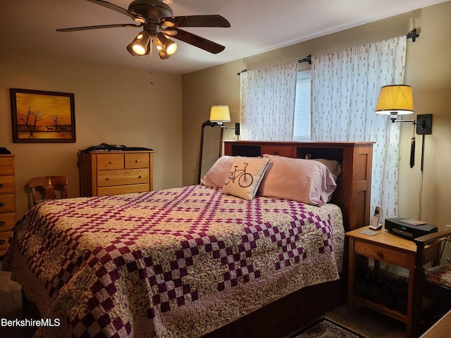 bedroom featuring ceiling fan