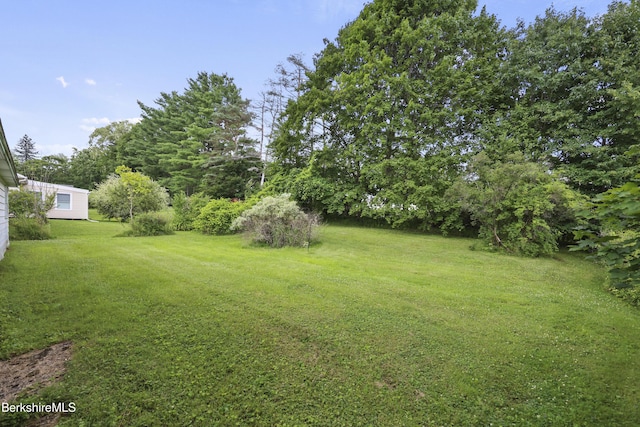 72 Meadowview Dr, Pittsfield, MA 01201 - photo 2