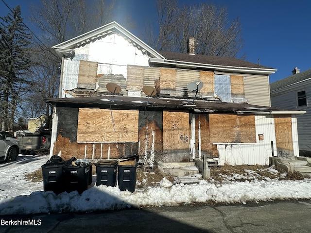 view of front of property