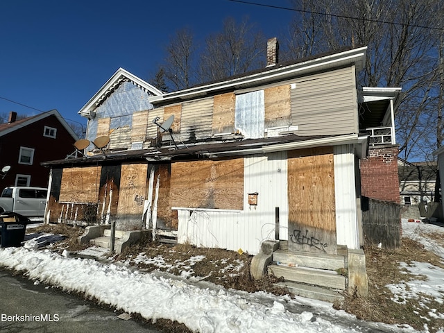 view of front of property