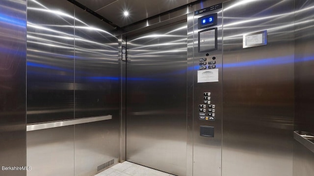 room details with elevator