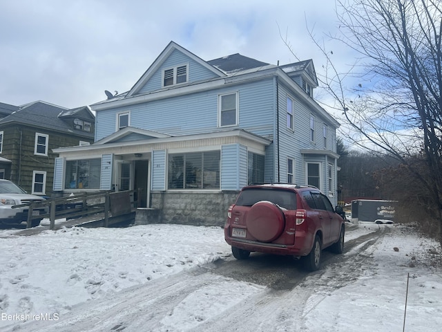 front of property with covered porch