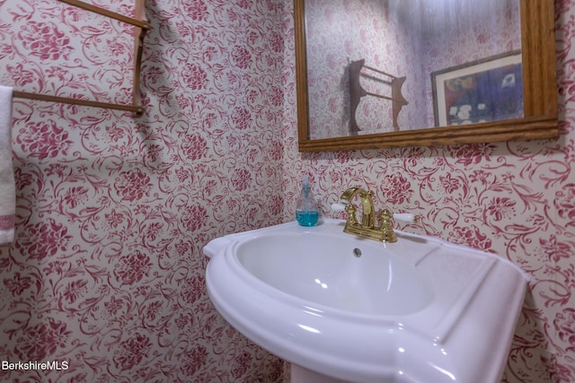 144 Shore Rd, Richmond, MA 01254 - bathroom featuring wallpapered walls