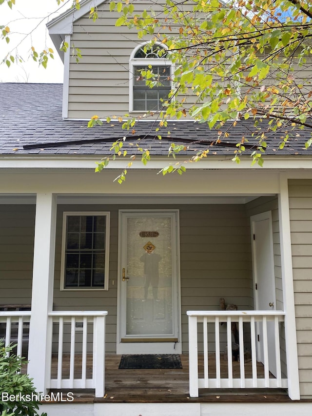 entrance to property with covered porch