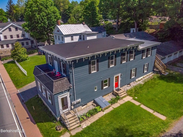 35 Main St, West Stockbridge, MA 01266 - view of front facade featuring a front lawn