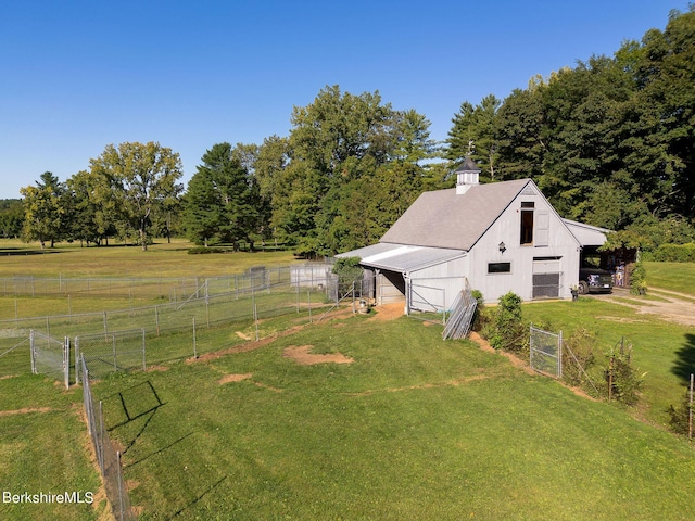 view of yard featuring a rural view and an outbuilding