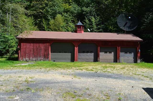 view of detached garage