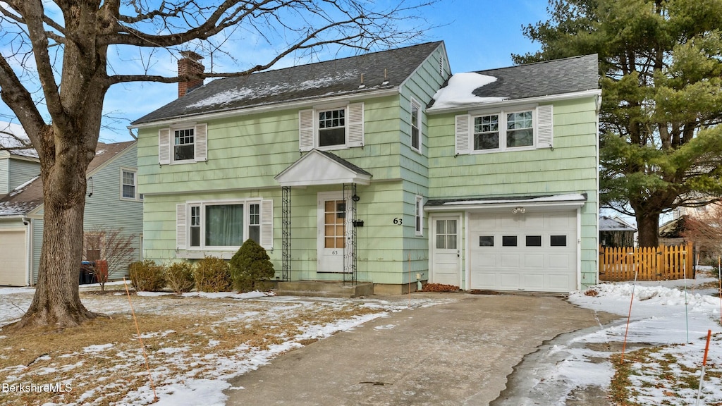 view of front facade featuring a garage