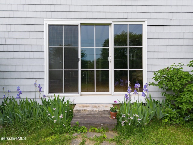 649 Hewins St, Sheffield, MA 01257 - view of property entrance