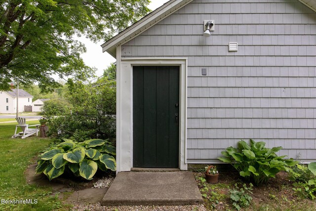 649 Hewins St, Sheffield, MA 01257 - view of outbuilding