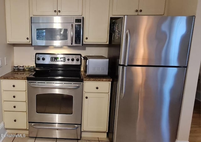 33 Maplewood Ave Unit 305, Pittsfield, MA 01201 - photo 4