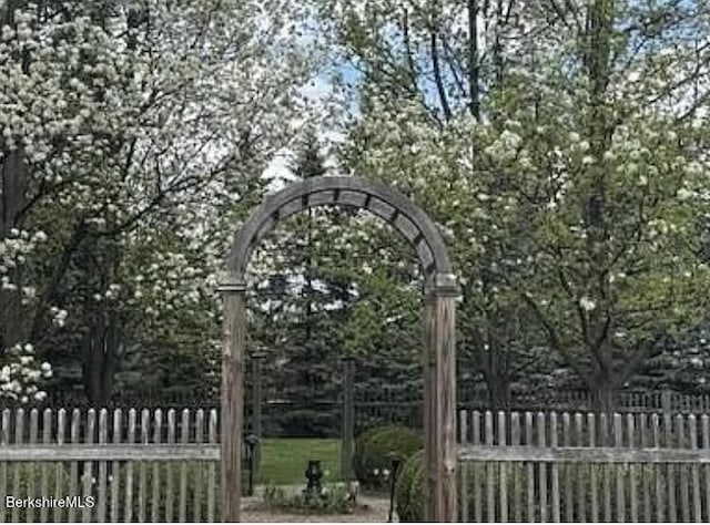 33 Maplewood Ave Unit 305, Pittsfield, MA 01201 - photo 16