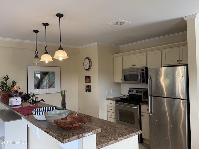 33 Maplewood Ave Unit 305, Pittsfield, MA 01201 - photo 3