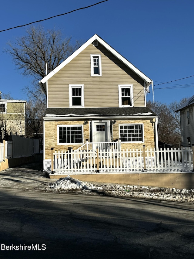 view of front of property