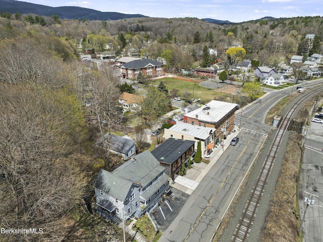 birds eye view of property featuring a mountain view and a forest view