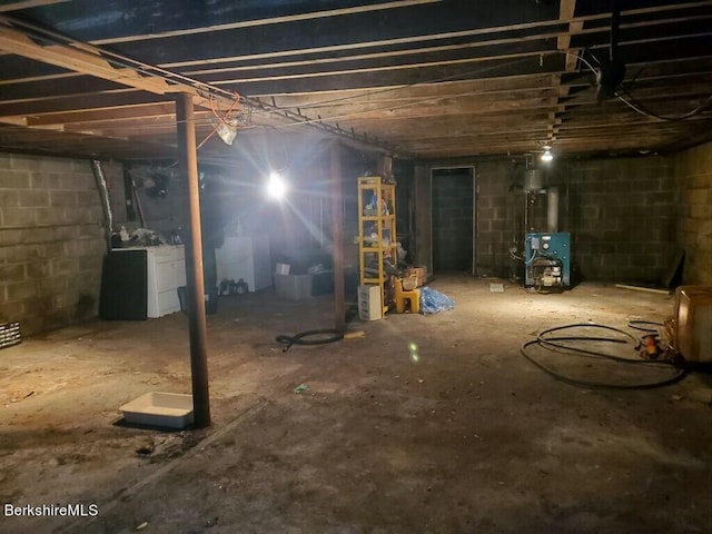 basement with washer / dryer