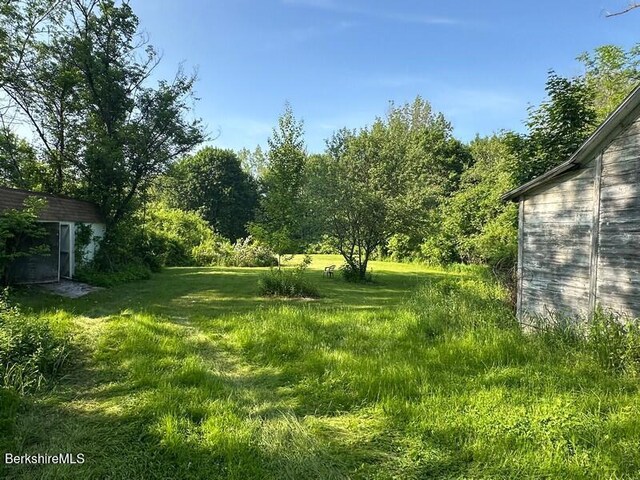 425 Barbour St, North Adams, MA 01247 - photo 5