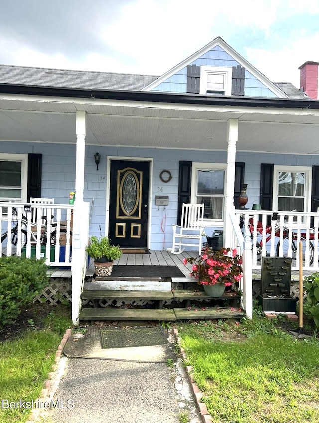 entrance to property featuring covered porch