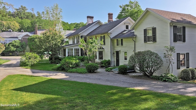 49 Main St, Stockbridge, MA 01262 - view of front of house featuring a front lawn