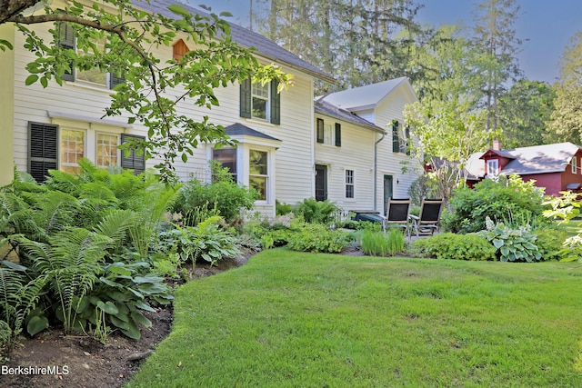49 Main St, Stockbridge, MA 01262 - view of front of property with a front lawn