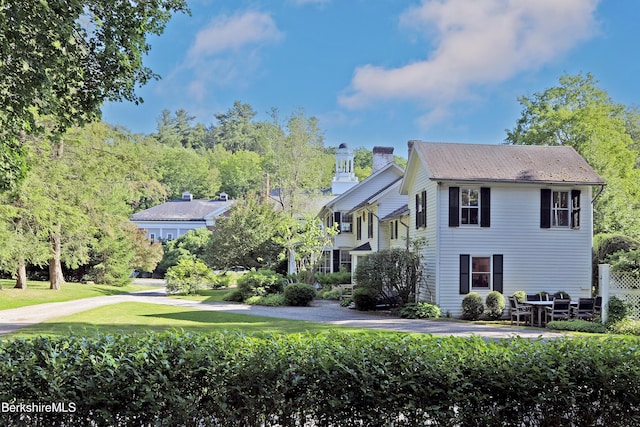 49 Main St, Stockbridge, MA 01262 - surrounding community with a yard