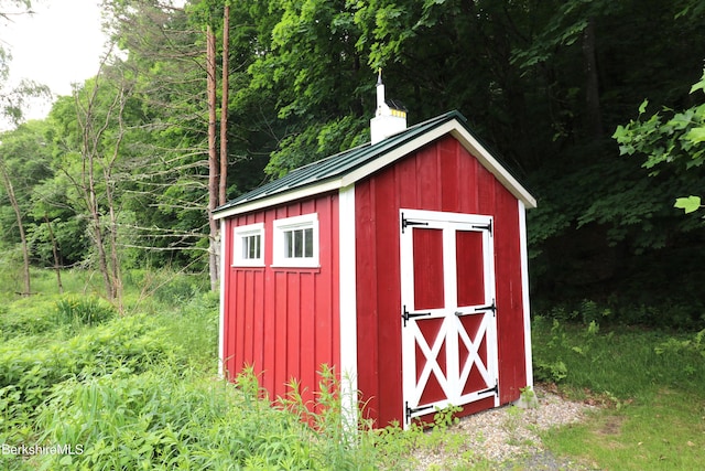 view of outbuilding