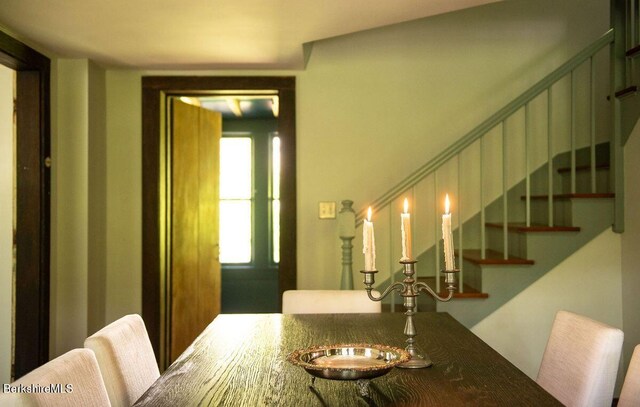 9 Yale Hill Rd, Stockbridge, MA 01262 - dining room with stairway