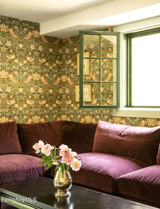 9 Yale Hill Rd, Stockbridge, MA 01262 - view of living area