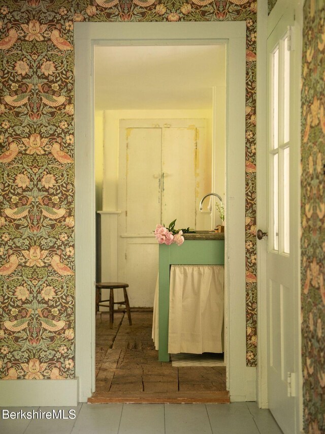 9 Yale Hill Rd, Stockbridge, MA 01262 - hallway featuring wallpapered walls