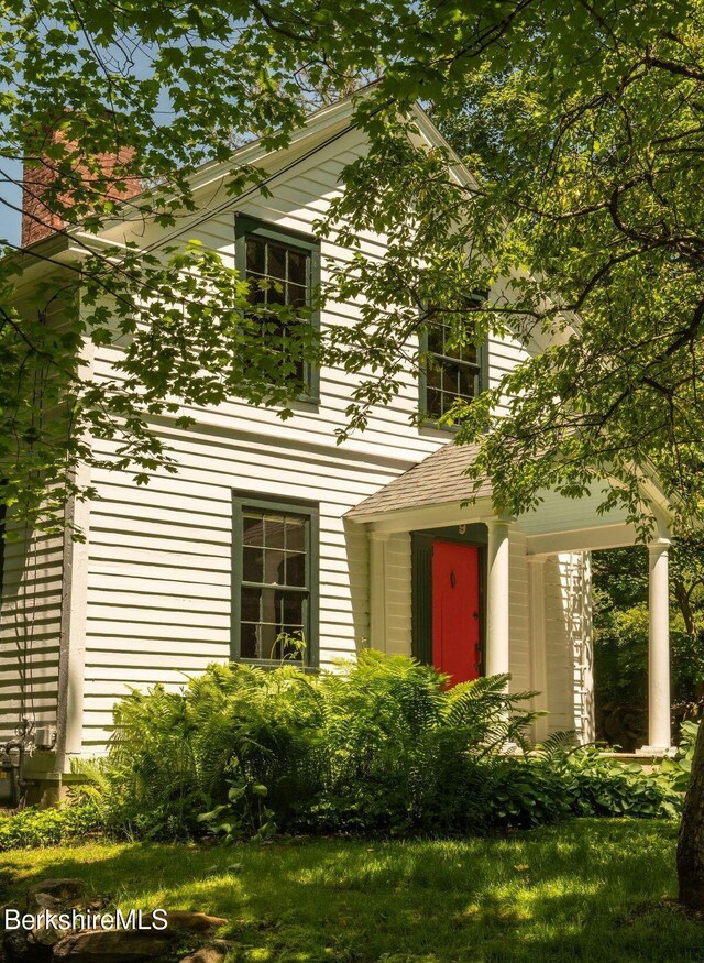 9 Yale Hill Rd, Stockbridge, MA 01262 - view of front of property with a chimney