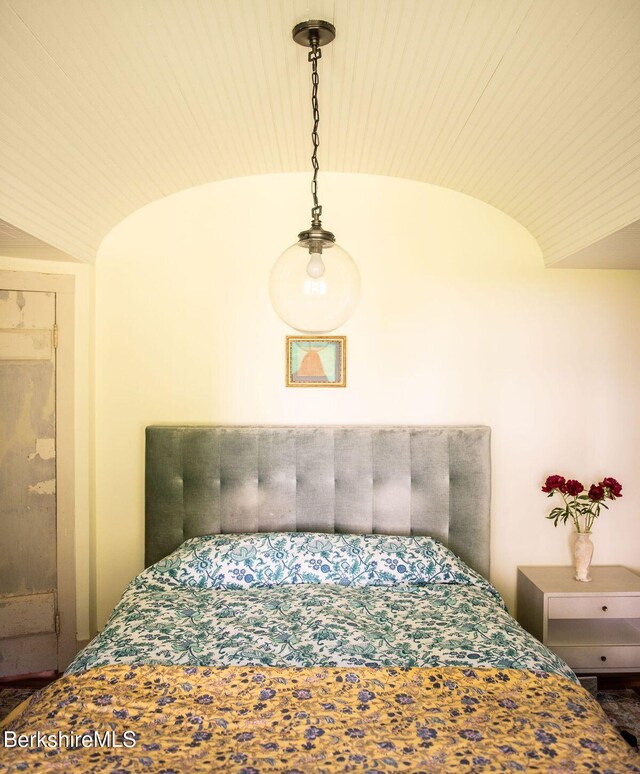 9 Yale Hill Rd, Stockbridge, MA 01262 - bedroom featuring lofted ceiling