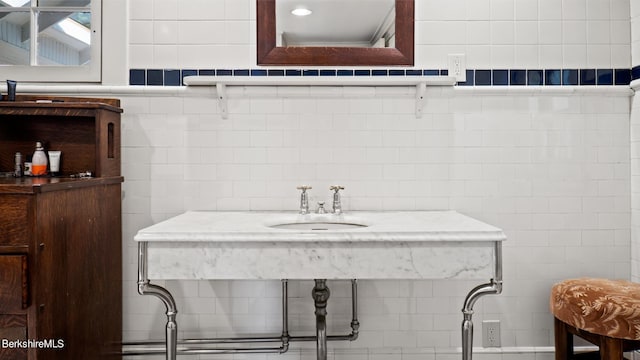 bathroom featuring sink