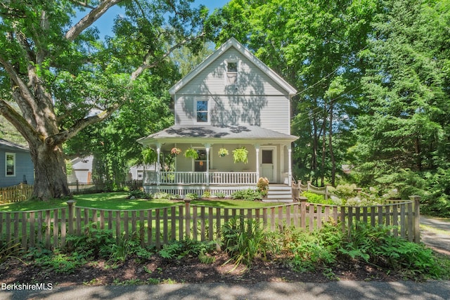 farmhouse inspired home featuring a porch and a front yard