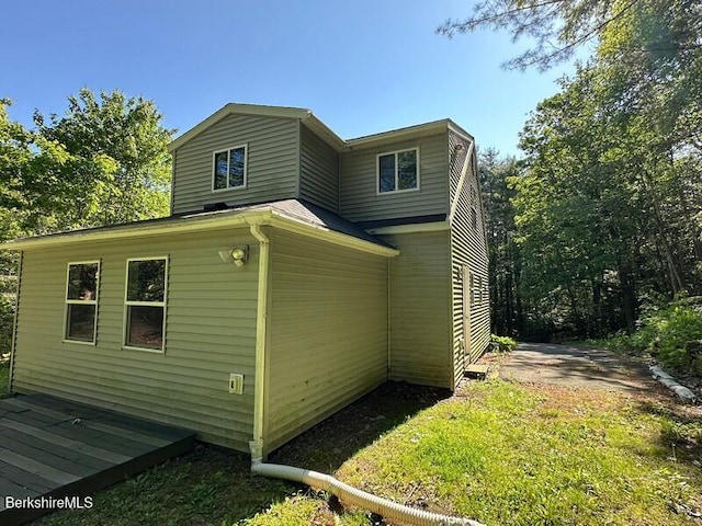 9 Woronoco Rd, Blandford, MA 01008 - view of side of home