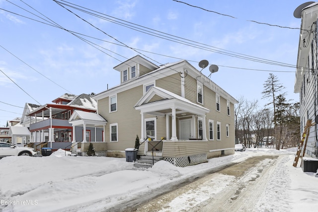 view of american foursquare style home