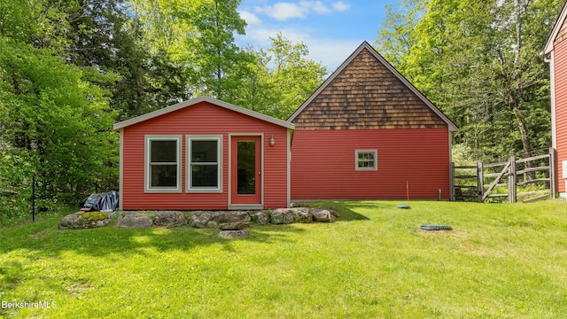 11 Jamie Ln, Sandisfield, MA 01255 - view of side of home