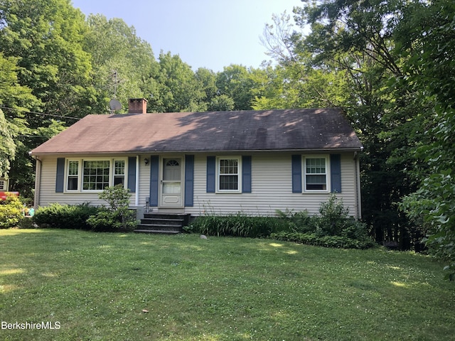 ranch-style house featuring a front lawn