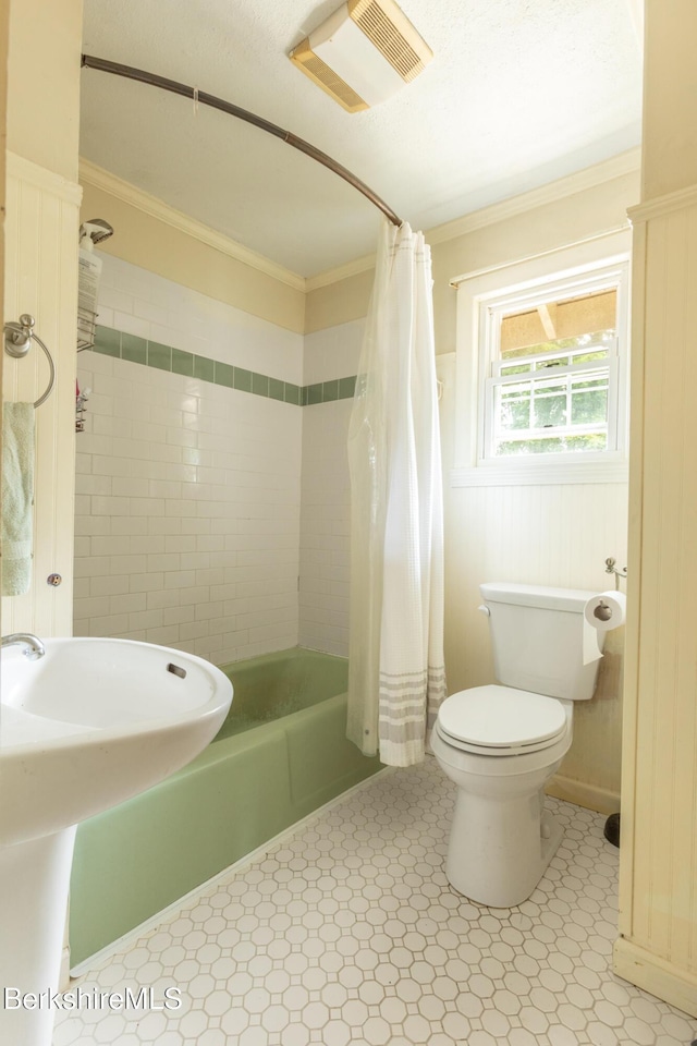 30 Belvidere Ave, Pittsfield, MA 01201 - full bath with ornamental molding and shower / bath combo