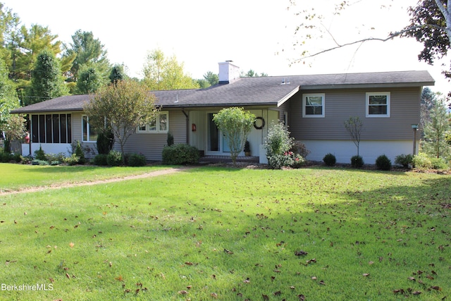 single story home with a front lawn