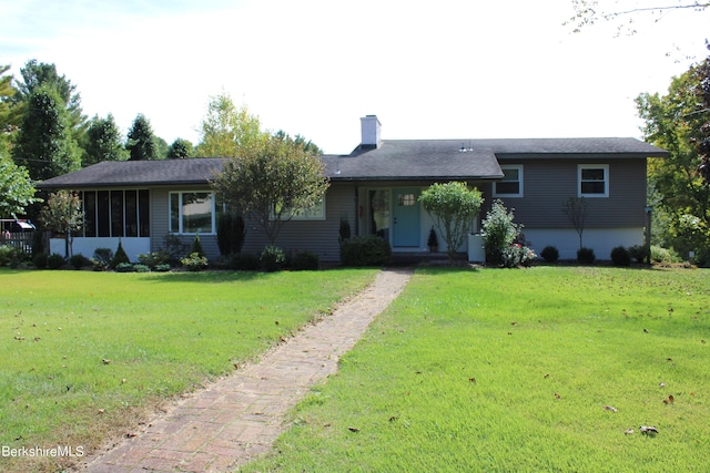 ranch-style home featuring a front lawn