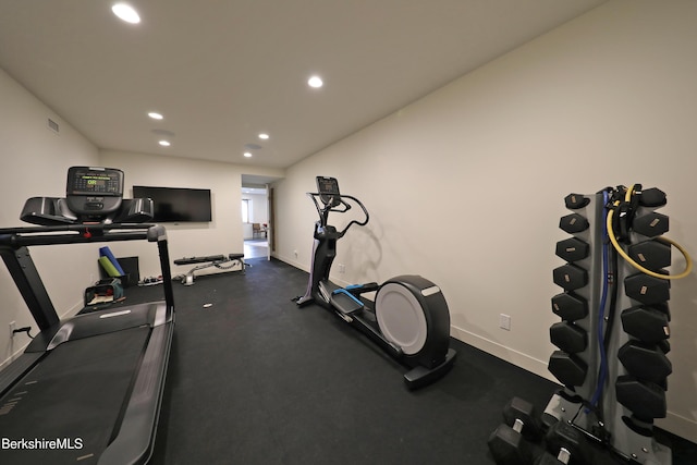 workout area with visible vents, recessed lighting, and baseboards